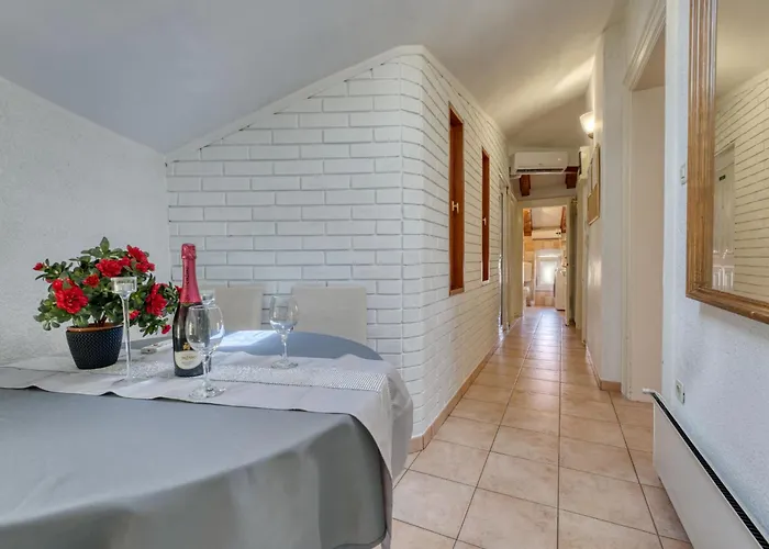 Floreano By Interhome Lejlighed *